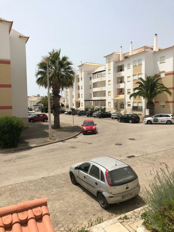 Olinda'S 2 Bedroom Apartment Лагос Екстериор снимка