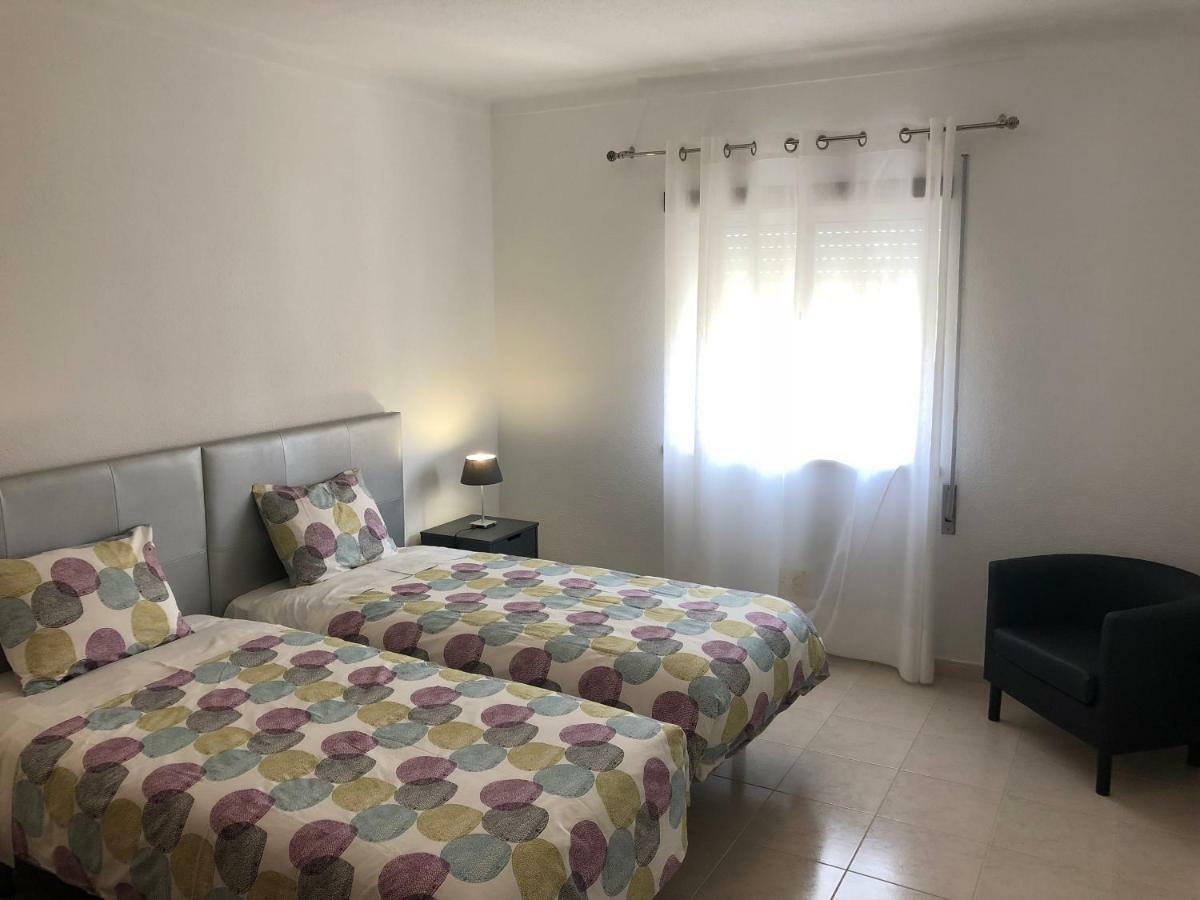 Olinda'S 2 Bedroom Apartment Лагос Екстериор снимка