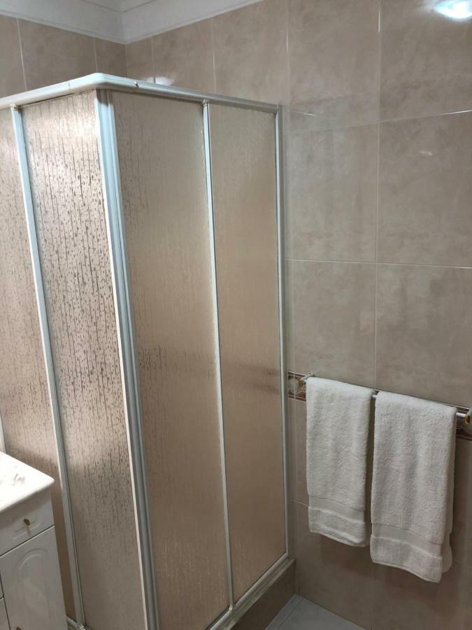 Olinda'S 2 Bedroom Apartment Лагос Екстериор снимка